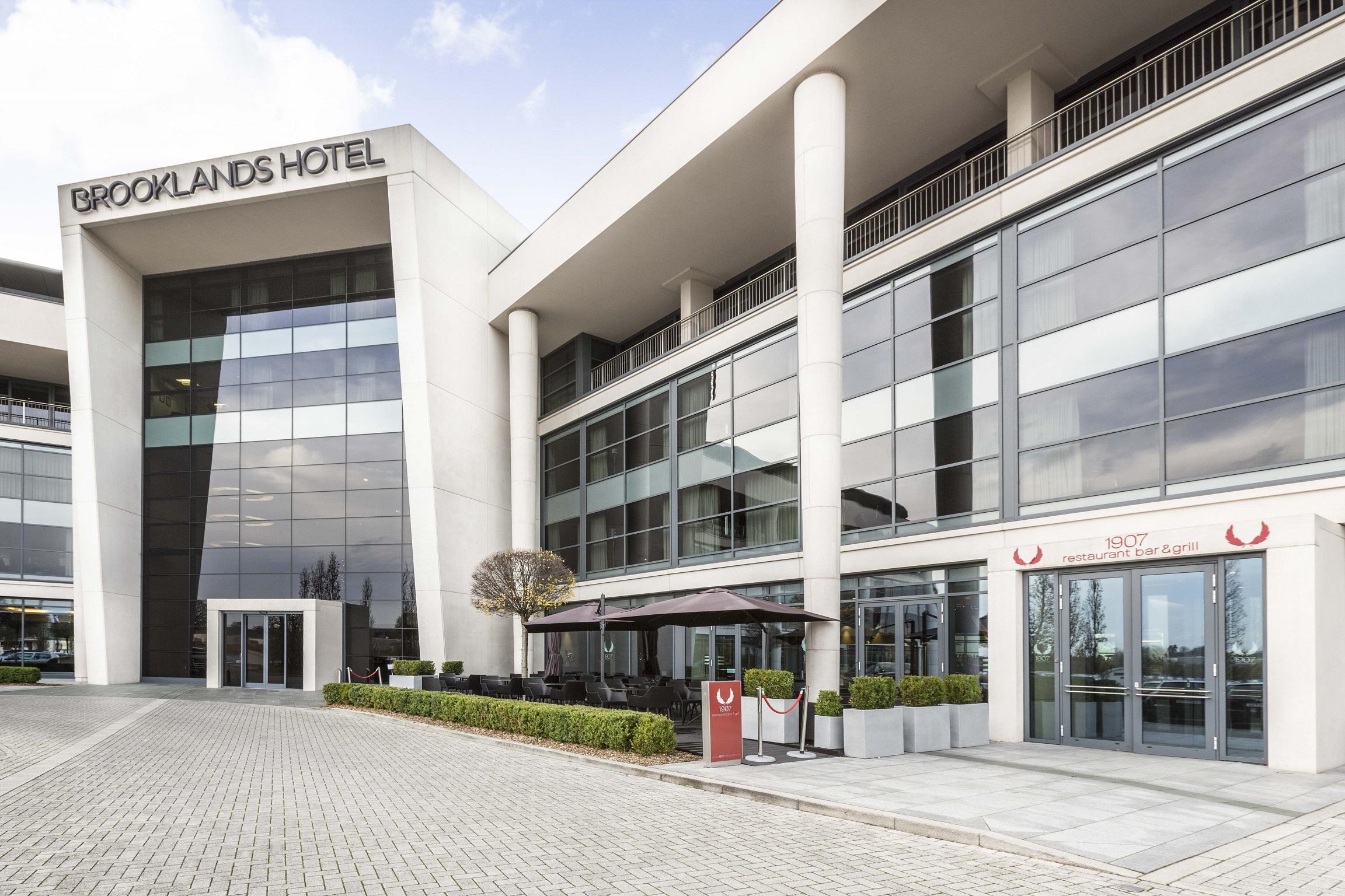 Brooklands Hotel & Spa Weybridge Esterno foto
