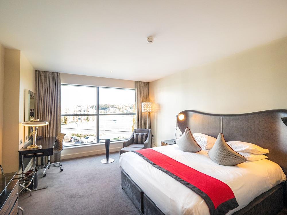 Brooklands Hotel & Spa Weybridge Esterno foto